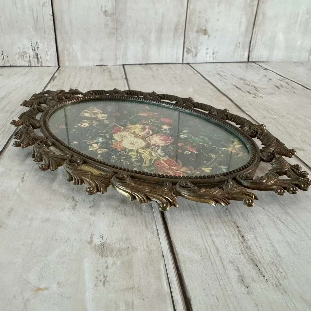 Vintage Italian measures approximately